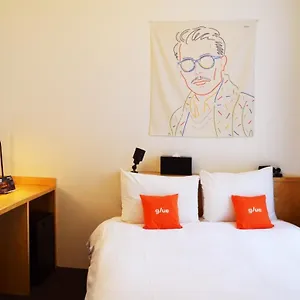 Hotel Glue, Seul